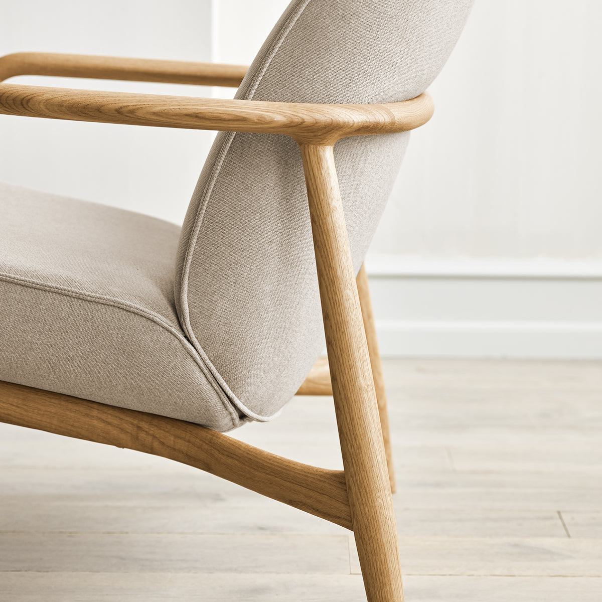 Bowie Armchair, Qual Fabric