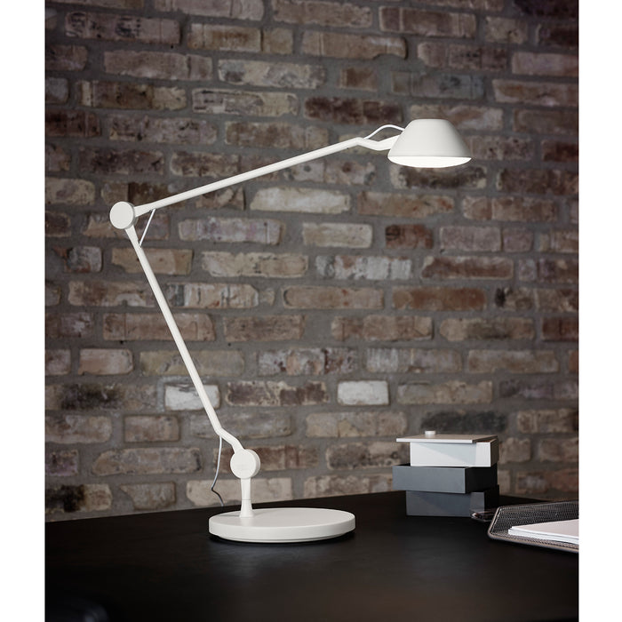 AQ01 Desk Lamp - Fritz Hansen