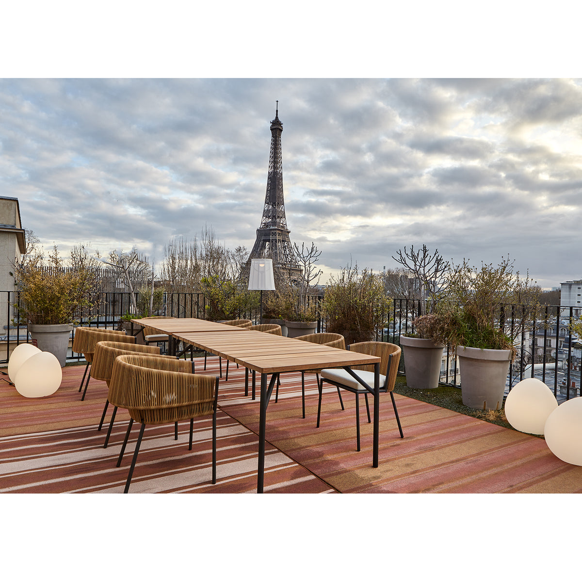 Dolmen Outdoor Light - Ligne Roset