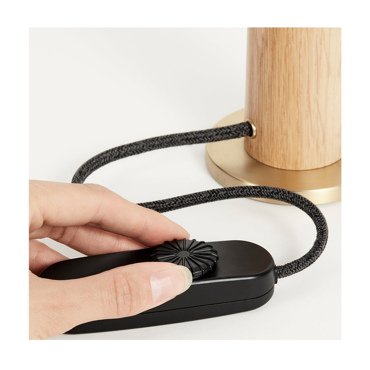 Knuckle Table Lamp & Voronoi I Bulb - Tala