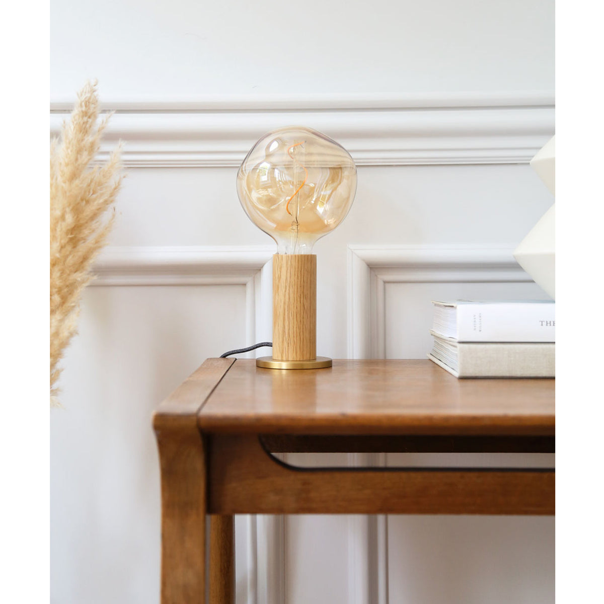 Knuckle Table Lamp & Voronoi I Bulb - Tala